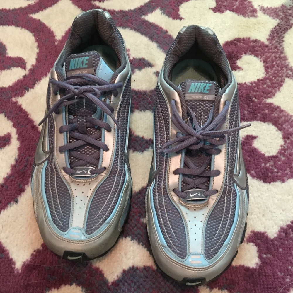 Women’s Nike Shox size 11!